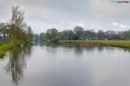 Bij Schuilenburg In de verte de Brug over de Regge